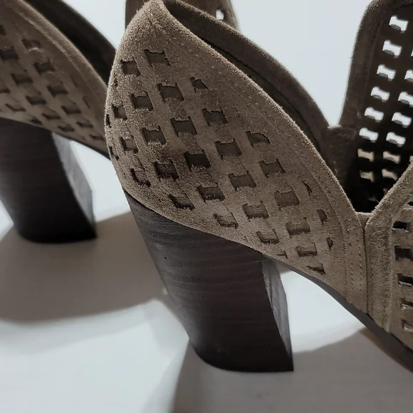 VINCE CAMUTO Brown Suede Ankle Boots Womens High Heel Booties Size 8M - Picture 12 of 16